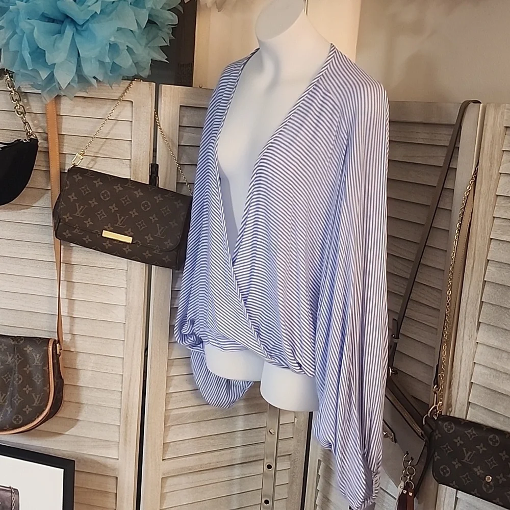 Audrey 3+1 brand blouse - Picture 9 of 10
